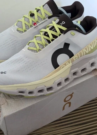 ON Cloudmonster running, merk: On Running, staat: Heel goed, maat: 42, € 75,00, € 79,45 inclusief Kopersbescherming