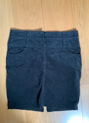 Knee black skirt, marke: United Colors of Benetton, zustand: Neu, größe: S / 36 / 8, 4,00 €, 4,90 € inklusive Vinted-Käuferschutz