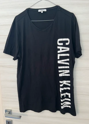 T-shirt Calvin Klein, marca: Calvin Klein, estado: Muito bom, tamanho: L, €6.00, €7.00 inclui Proteção do Comprador