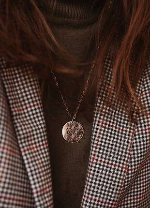 Collier médaille gravée fleurs plaqué or/goldfilled, marke: gemmini, zustand: Sehr gut, 45,00 €, 47,95 € inklusive Vinted-Käuferschutz