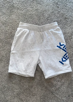 Short Garçon Kenzo, merk: Kenzo, staat: Heel goed, maat: 10 jaar / 140 cm, € 10,00, € 11,20 inclusief Kopersbescherming
