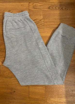 Jogging / Gris / Mango / 12ans-152 cm, merk: Mango, staat: Heel goed, maat: 12 jaar / 152 cm, € 7,00, € 8,05 inclusief Kopersbescherming