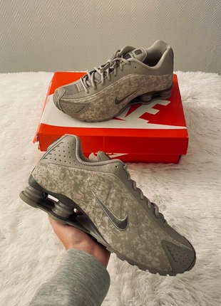 Nike Shox R4 College Grey / Flat Pewter - 43, brand: Nike, condition: New with tags, size: 43, €110.00, €116.20 includes Buyer Protection