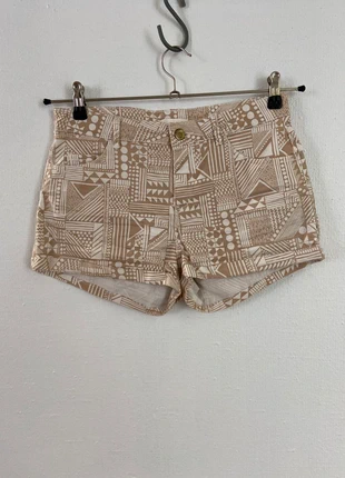 Short beige H&M taille 36, marque: H&M, état: Très bon état, taille: S / 36 / 8, 5,99 €, 6,99 € Protection acheteurs (Pro) incluse