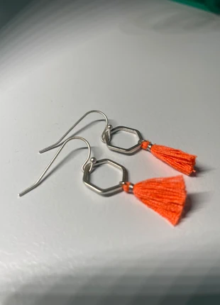 Oorbellen oranje flosje zilverkleurig earrings boucles d'oreilles orecchini zeshoek hexagon, marque: Sorriso, état: Neuf sans étiquette, 5,99 €, 6,99 € Protection acheteurs incluse
