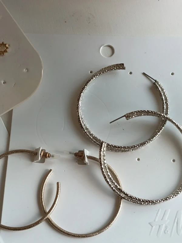 Lot de boucle d'oreilles fantaisies dorées et argentées - photo numéro 3