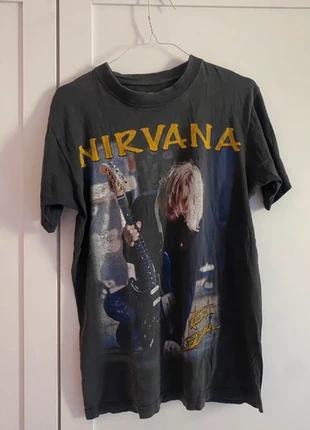 T-shirt Nirvana vintage autentica Kurt Cobain anni ’90 band tee grunge unisex, brand: Nirvana, condizioni: Ottime, taglia: M, €67.00, €71.05 include la Protezione acquisti