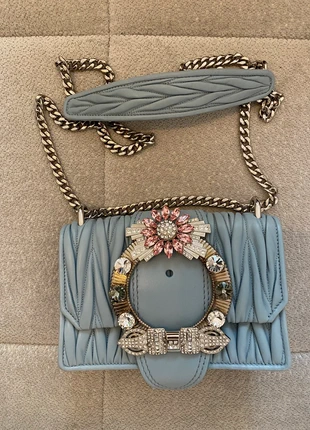 Miu Miu Tasche, marke: Miu Miu, zustand: Sehr gut, 900,00 €, 945,70 € inklusive Vinted-Käuferschutz