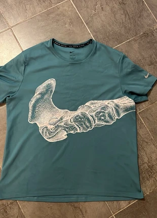 tee shirt nike running os taille L bleu et blanc, brand: Nike, condizioni: Nuovo senza cartellino, taglia: L / IT 44 / EU 40, €29.99, €32.19 include la Protezione acquisti