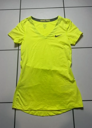 Teeshirt jaune Nike Pro, marca: Nike, estado: Bueno, tamaño: S / 36 / 8, 10,00 €, 11,20 € Protección al comprador Pro incluida
