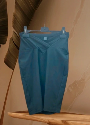 🦋Jupe Moulante Taille Haute Croisée - Chic & Confortable
- Taille 38- Neuve🦋, condition: New without tags, size: M / 38 / 10, €6.00, €7.00 includes Buyer Protection