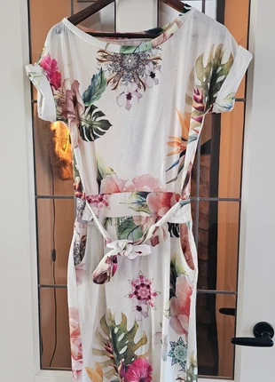 Jurk wit multicolor mt M, merk: Multicolor, staat: Heel goed, maat: M / 38 / 10, € 6,00, € 7,00 inclusief Kopersbescherming