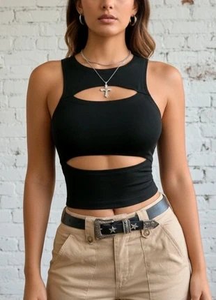 Haut noir moulant à découpes horizontales – style Y2K chic et audacieux, marke: Lunelith, zustand: Sehr gut, größe: M / 38 / 10, 22,90 €, 24,75 € inklusive Vinted-Käuferschutz