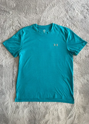 T-shirt bleu de sport Under armour avec logo réfléchissant - Taille M, merk: Under Armour, staat: Heel goed, maat: M, € 7,50, € 8,58 inclusief Kopersbescherming