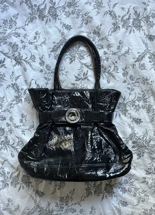Sac à main noir verni vintage y2k brillant effet croco ceinture boucle argentée, marque: Vintage Dressing, état: Très bon état, 29,99 €, 32,19 € Protection acheteurs incluse