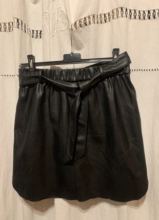Jupe noir simili cuir Kiabi t 40, marque: Kiabi, état: Très bon état, taille: L / 40 / 12, 4,00 €, 4,90 € Protection acheteurs incluse