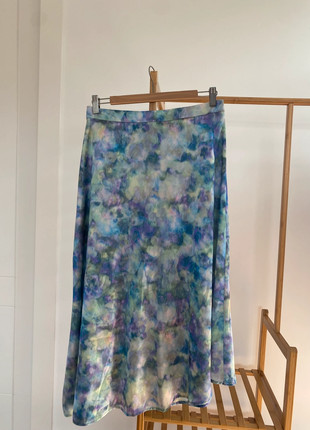 Falda midi satinada estampado acuarela, marque: Stradivarius, état: Très bon état, taille: L / 40 / 12, 15,00 €, 16,45 € Protection acheteurs incluse