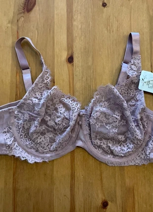 Beha Hunkemöller NIEUW, merk: Hunkemöller, staat: Nieuw met prijskaartje, maat: 95C, € 14,00, € 15,40 inclusief Kopersbescherming