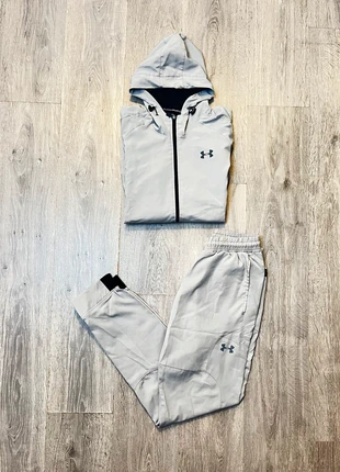 Ensemble running sport Under Armour Veste coupe vent / imperméable / Jogging / Survêtement gris, marke: Under Armour, zustand: Neu, größe: M, 69,00 €, 73,15 € inklusive Vinted-Käuferschutz