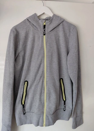 Grijze vest met neon gele ritsen en duimgaten, merk: Crivit, staat: Goed, maat: XXL / 44 / 16, € 3,50, € 4,38 inclusief Kopersbescherming