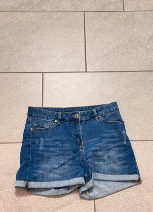 Hellblaue Jeansshorts mit Used-Look – Sommer Must-have, marke: Blue Motion, zustand: Neu, größe: M / 38 / 10, 14,00 €, 15,40 € inklusive Vinted-Käuferschutz