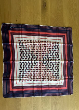 Silk scarf, brand: Claudine, condizioni: Ottime, €50.00, €53.20 include la Protezione acquisti