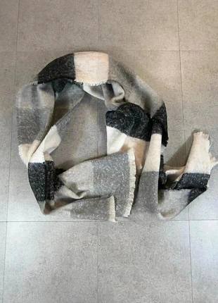 Écharpe gris blanc noir  femme - très bon état - taille 2 mètres par 50 centimètres, état: Très bon état, 3,00 €, 3,85 € Protection acheteurs incluse