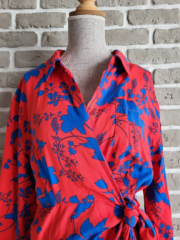 Robe portefeuille rouge imprimé fleuri Goa - photo numéro 3