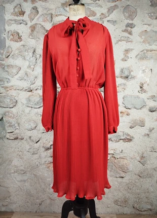 Robe rouge plissée     🌿Vintage, marke: Vintage, zustand: Sehr gut, größe: M / 38 / 10, 25,00 €, 26,95 € beinhaltet Vinted-Käuferschutz Pro