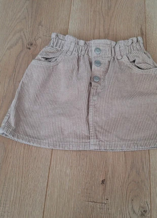 Zara beige corduroy rib rok 110, marque: Zara, état: Très bon état, taille: 5 ans / 110 cm, 4,00 €, 4,90 € Protection acheteurs incluse
