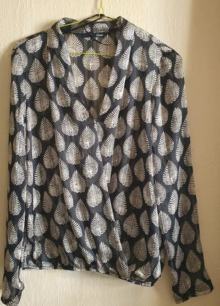 Blouse / chemisier cache-cœur N&B motif feuilles Etam taille 36, marke: Etam, zustand: Neu, größe: S / 36 / 8, 6,50 €, 7,53 € inklusive Vinted-Käuferschutz