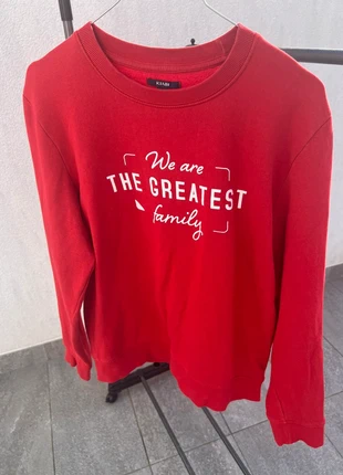 Pull rouge Kiabi - Taille S - We are the greatest family, merk: Kiabi, staat: Heel goed, maat: S / 36 / 8, € 5,50, € 6,48 inclusief Kopersbescherming