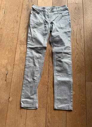 Silberne Glitzer Mädchen-Jeans, merk: Yigga, staat: Heel goed, maat: 11 jaar / 146 cm, € 7,00, € 8,05 inclusief Kopersbescherming