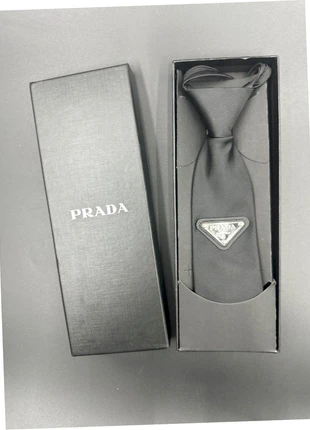 Terno e gravata, merk: Prada, staat: Heel goed, € 70,00, € 74,20 inclusief Kopersbescherming