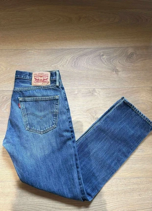 Jean Levis T : W. 31/ L. 32 ( XL )  Très bon état, merk: Levi's, staat: Heel goed, maat: XL / 42 / 14, € 35,00, € 37,45 inclusief Kopersbescherming Pro