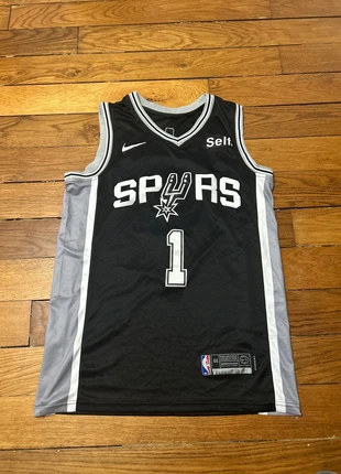 Maillot de basket de Victor de Wembenyama des spurs noir et blanc, brand: Nike, condition: New without tags, size: M, €50.00, €53.20 includes Buyer Protection