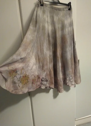 Silk skirt, grey fleck hand painted with wavy hem, brand: NO LABEL, condition: Good, size: XL / 14, £3.00, £3.85 includes Buyer Protection