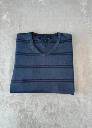 Pull Tommy Hilfiger col en V | Taille L | Marine logo brodé, merk: Tommy Hilfiger, staat: Heel goed, maat: L, € 14,90, € 16,35 inclusief Kopersbescherming