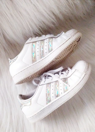 Baskets Adidas Superstar blanc argent pointure 35 sneakers classiques femme enfant, marca: adidas, estado: Satisfatório, tamanho: 35, €10.00, €11.20 inclui Proteção do Comprador