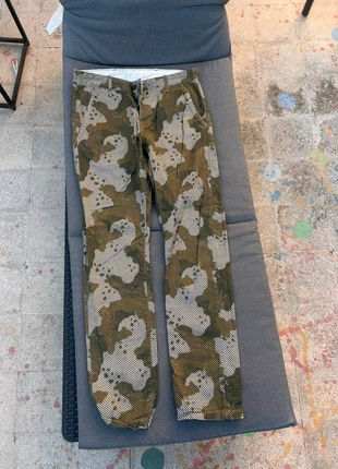 Pantalone camouflage, Levi’s uomo, merk: Levi's, staat: Heel goed, maat: M, € 10,00, € 11,20 inclusief Kopersbescherming