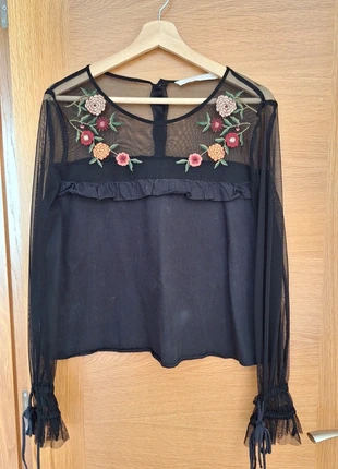 Blusa negra con transparencias y detalles florales – Talla L – Estilo romántico, merk: Zara, staat: Heel goed, maat: L / 40 / 12, € 3,00, € 3,85 inclusief Kopersbescherming