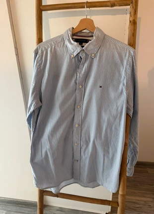 Chemise Tommy Hilfiger rayée bleue, marke: Tommy Hilfiger, zustand: Sehr gut, größe: M, 10,00 €, 11,20 € inklusive Vinted-Käuferschutz