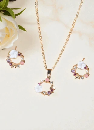 Parure 2 bijoux femme fleurs blanc boucles d'oreille et collier strass, marca: Boutique privée, estado: Muito bom, €6.50, €7.53 inclui Proteção do Comprador