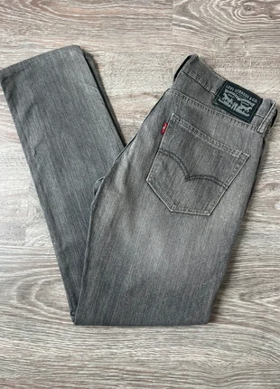 Jeans homme Lévis gris coupe droite W31 L32, merk: Levi's, staat: Heel goed, maat: W31 | FR 40, € 35,00, € 37,45 inclusief Kopersbescherming