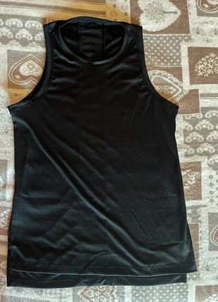 Canotta sportiva nera – tessuto tecnico traspirante - Taglia S - Decathlon, brand: Decathlon, condizioni: Nuovo senza cartellino, taglia: S / IT 40 / EU 36, €8.00, €9.10 include la Protezione acquisti