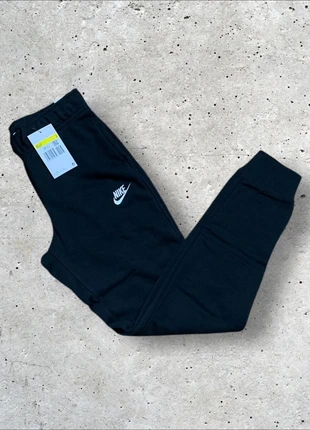 Jogging Nike Club Noir Taille S Femme - Neuf avec étiquette, brand: Nike, condition: Very good, size: S / 36 / 8, €39.00, €41.65 includes Buyer Protection Pro