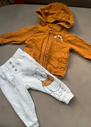 Ensemble Winnie jogging, brand: Disney Baby, condition: Very good, size: 12-18 months / 80 cm, €3.00, €3.85 includes Buyer Protection