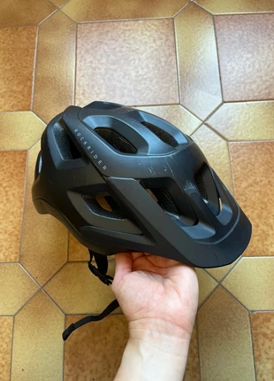 Casque Rockrider black, marque: Rockrider, état: Satisfaisant, 5,00 €, 5,95 € Protection acheteurs incluse