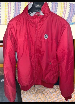 Giubbino rosso North Sails, marke: North Sails, zustand: Neu, mit Etikett, größe: M, 49,00 €, 52,15 € inklusive Vinted-Käuferschutz