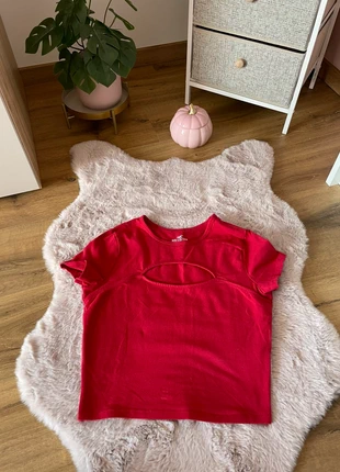 T-shirt rouge Hollister découpe poitrin, marque: Hollister, état: Neuf sans étiquette, taille: M / 38 / 10, 5,00 €, 5,95 € Protection acheteurs incluse